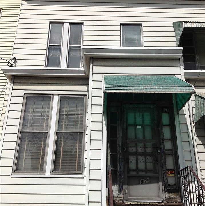 2nd image of 166 1/2 Congress St