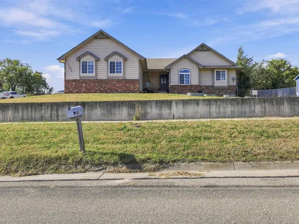 1205 Saint Patricks Dr, Chapman, KS 67431
