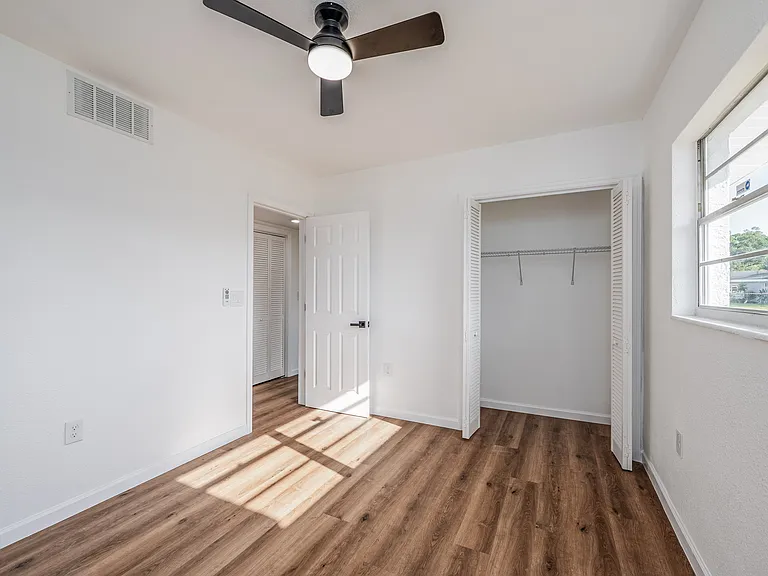 1811 Rhoades Ter — Photo 12