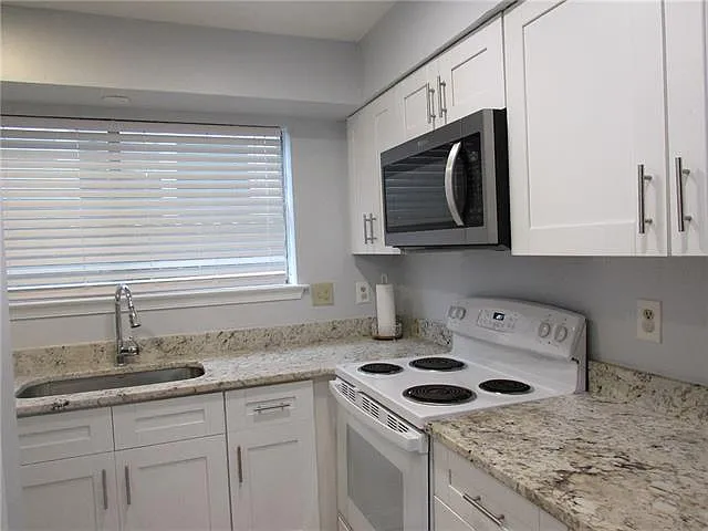 205 Clearview Pkwy #A — Photo 7