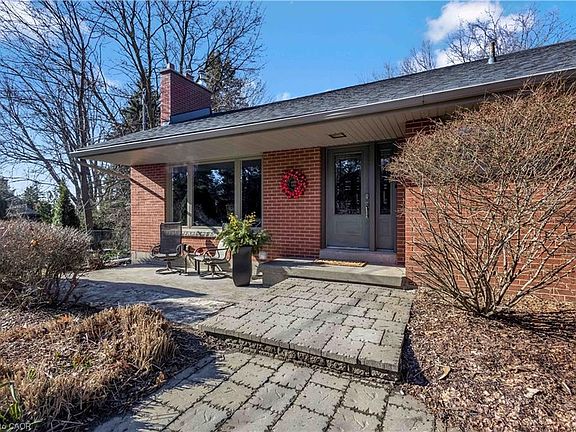 4th image of 1898 Waterdown Rd