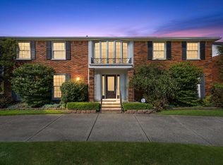 656 Canterbury Rd, Grosse Pointe Woods, MI 48236