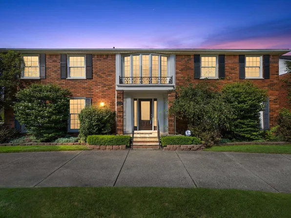 656 Canterbury Rd, Grosse Pointe Woods, MI 48236