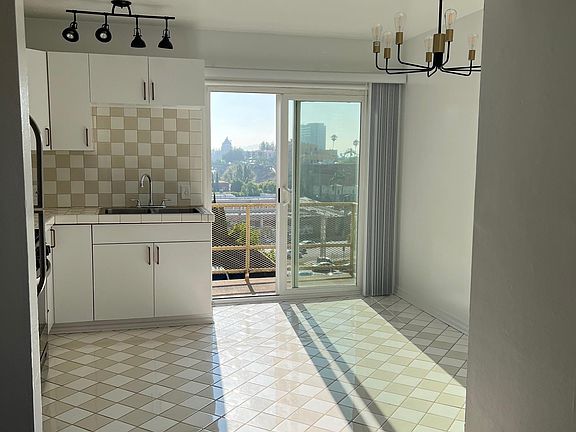 2nd image of 1920 Grace Ave APT D
