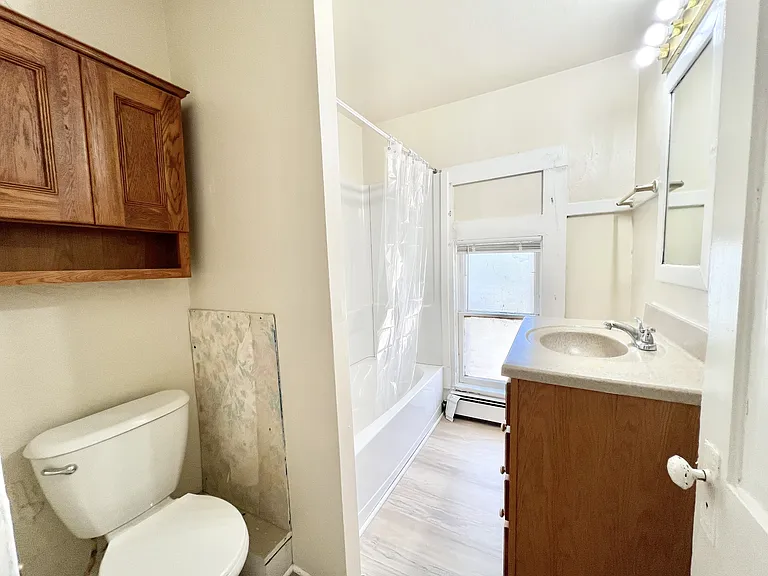 521 E Court St #4 — Photo 4