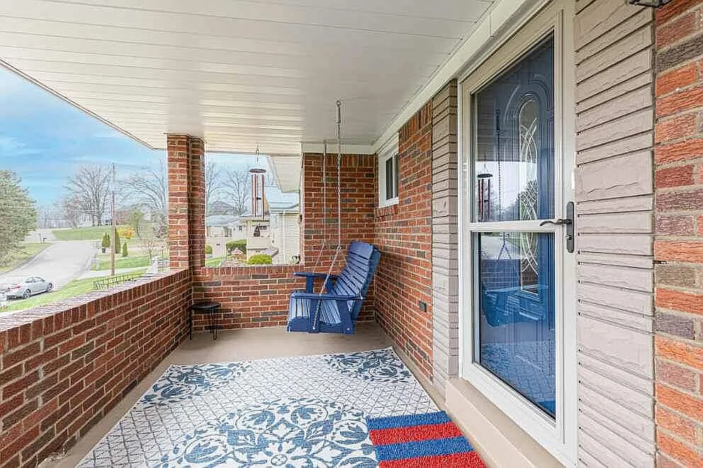 208 Clover Dr photo 1