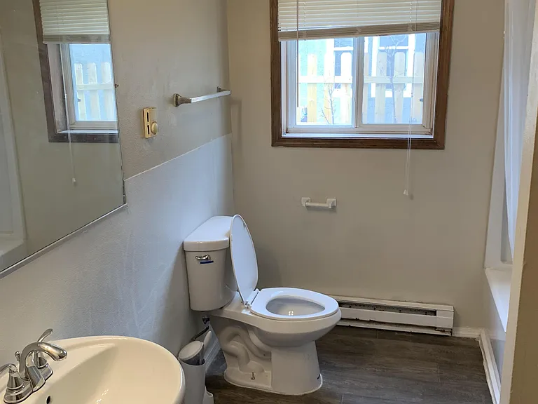 2101 Bryant Ave N — Photo 8