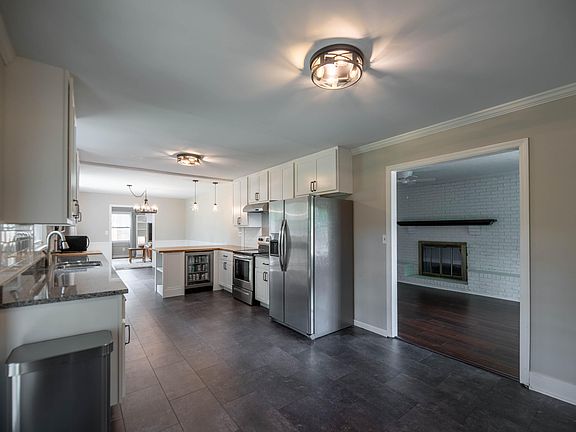 2nd image of 3073 Arbor Dr