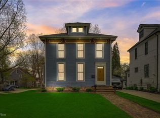 124 S Franklin St, Chagrin Falls, OH 44022
