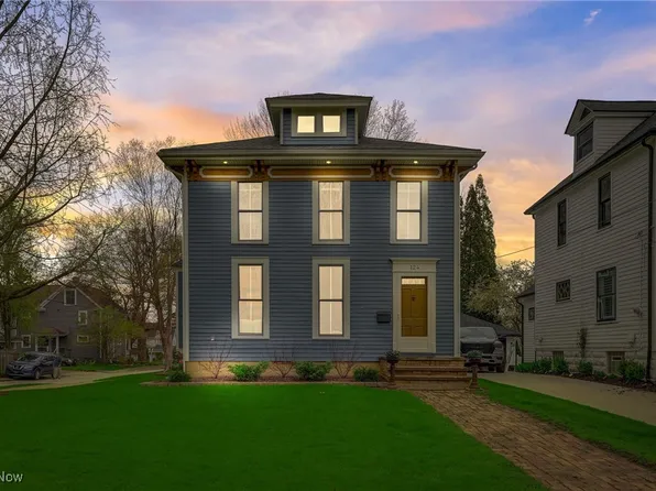 124 S Franklin St, Chagrin Falls, OH 44022
