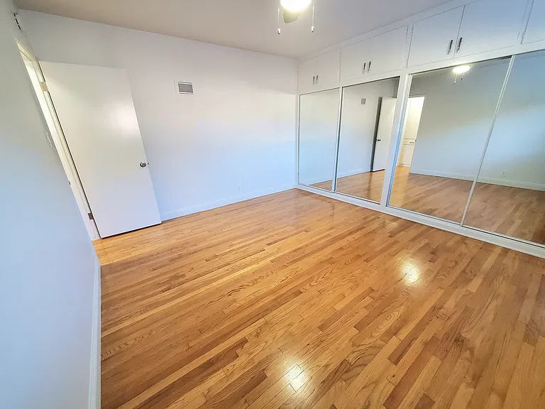 330 Orizaba Ave #7 — Photo 11