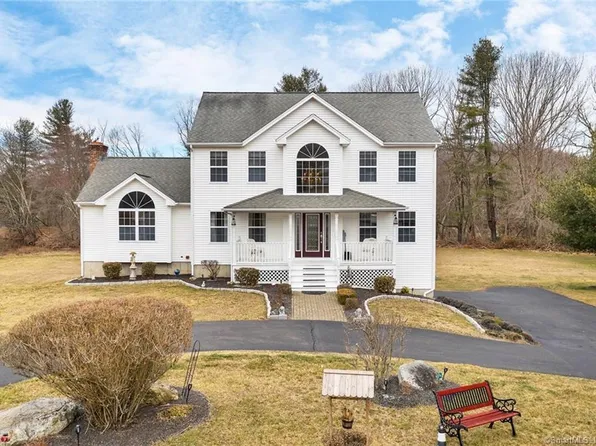 18 Hockanum Glen Road, Beacon Falls, CT 06403