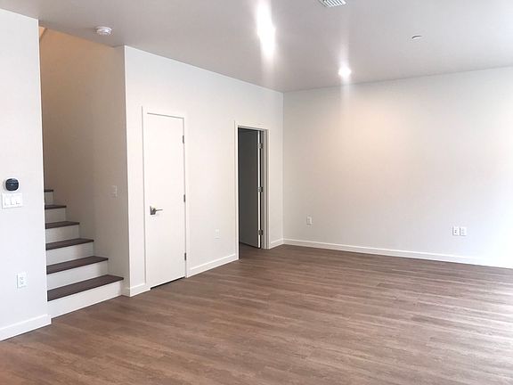 3rd image of 1542 Myers Ln #104