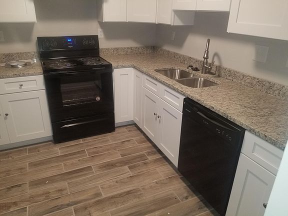 2nd image of 221 Knightsmanor Ct #221