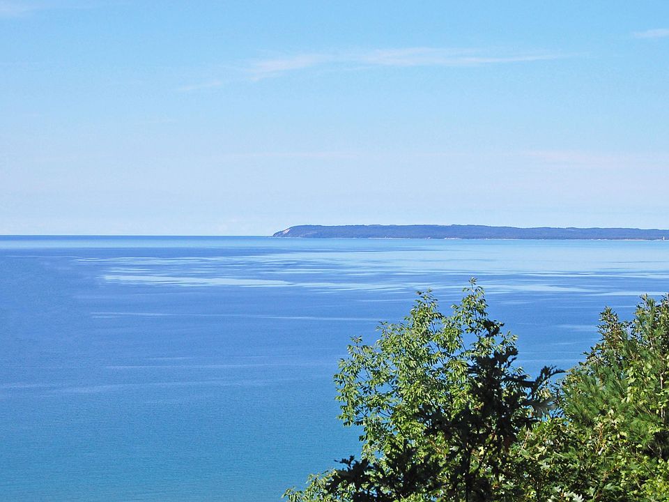 9 Ridge Top Gln, Glen Arbor, MI 49636 MLS 1910898 Zillow
