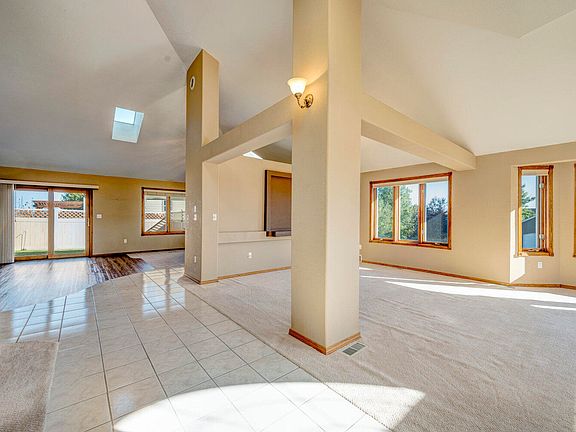 2nd image of 905 Klondike Dr