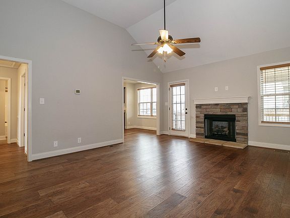 4th image of 445 Mirren Cir
