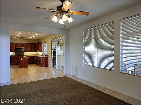 5th image of 303 Queen Creek Cir