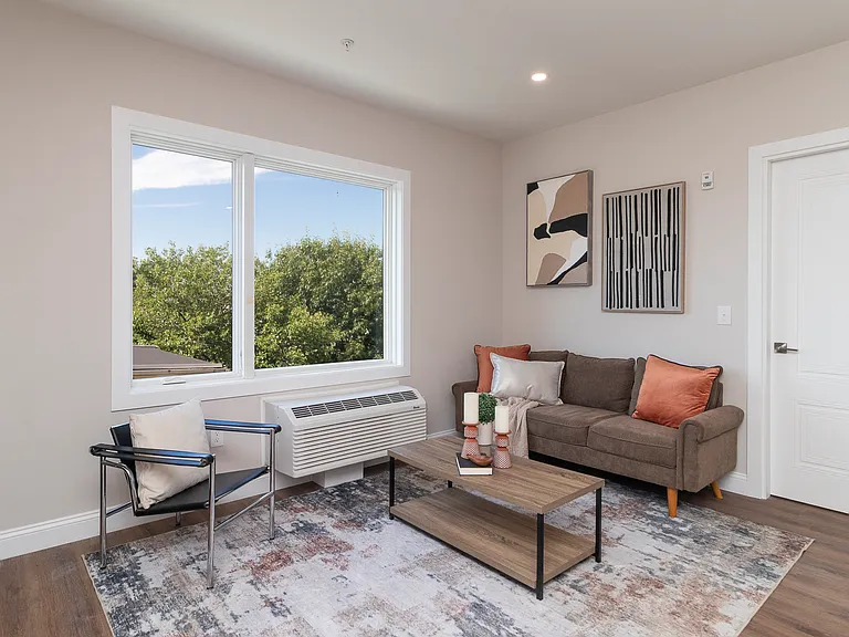 Lakeview Apartments — Photo 13