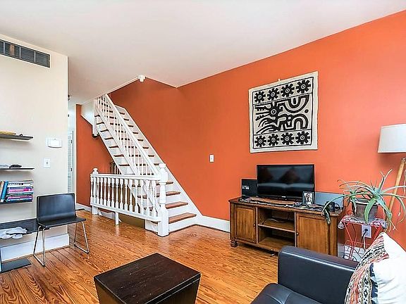 3rd image of 211 E Mount Royal Ave Floor 2