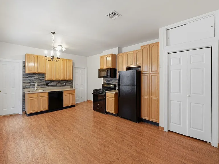 394 Woodlawn Ave #2 — Photo 12