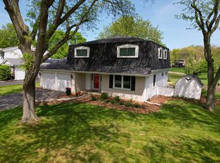 6S545 Sussex Rd, Naperville, IL 60540