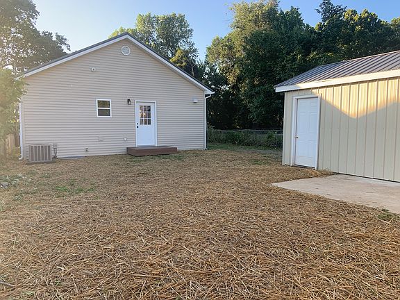 Back yard/ 1 Car garage