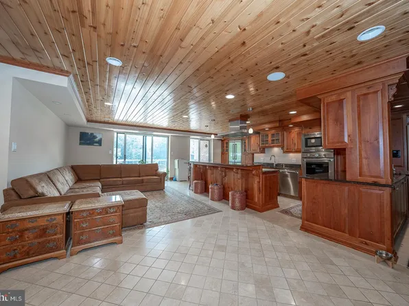 1655 Oakwood Dr APT N402, Narberth, PA 19072