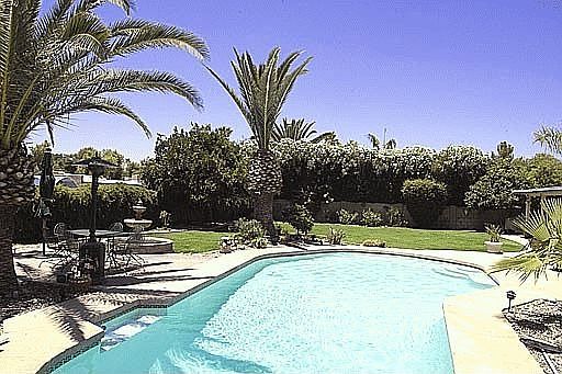 Sparkling Diving Pool