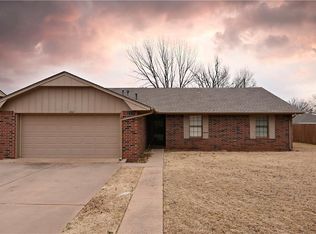 202 Connie Dr, Elk City, OK 73644