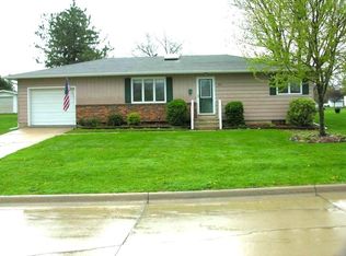 306 W 7th St, Riceville, IA 50466