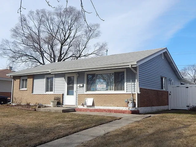 17126 Walter St photo 1