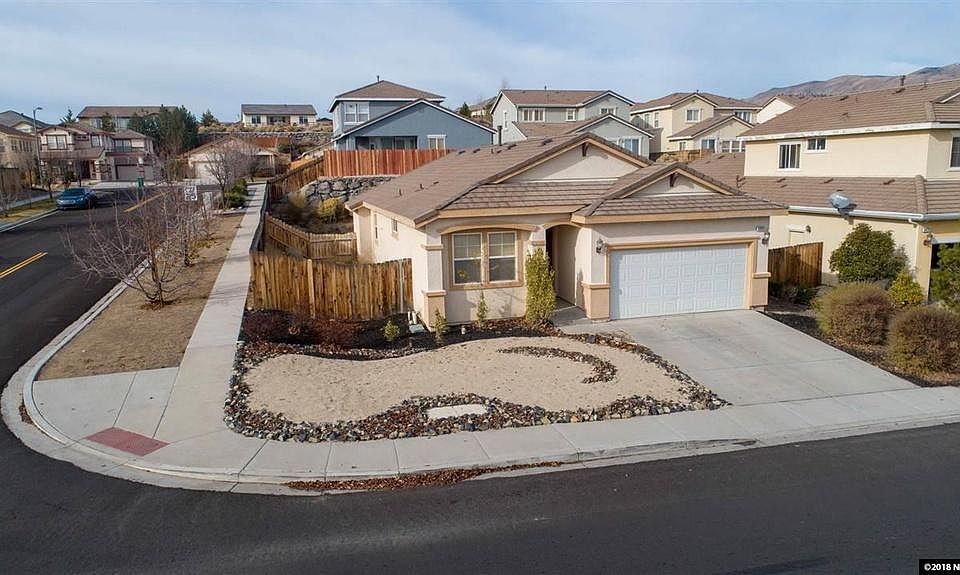 Corner home in desirable NW Reno