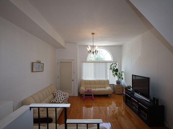 2nd image of 484 Melba St