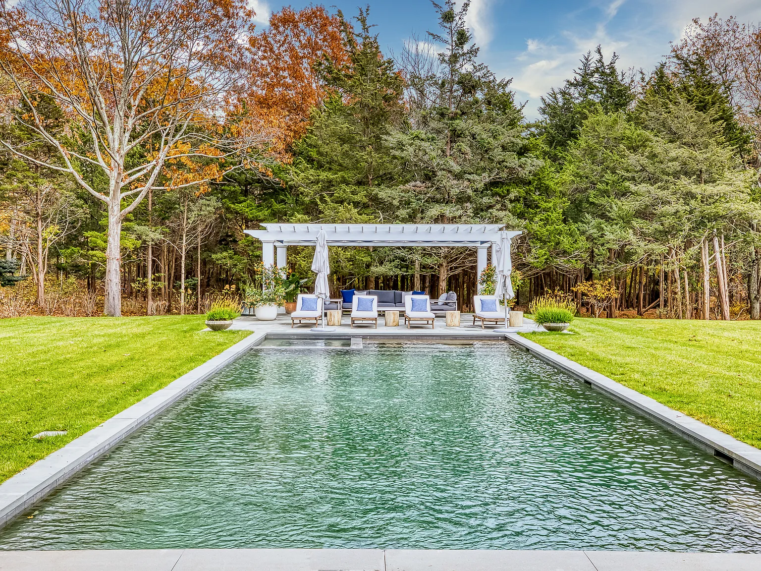 Designer North Haven Home for Extended Season — Photo 3