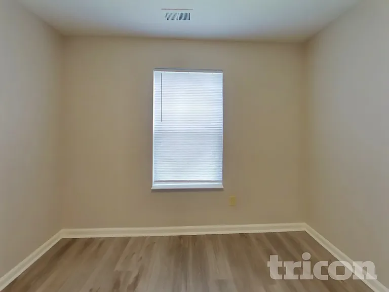 949 Knox Dr — Photo 13