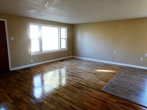 3rd image of 312 N Town St