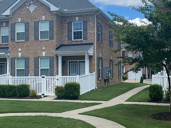 3rd image of 1120 Winsford Ln