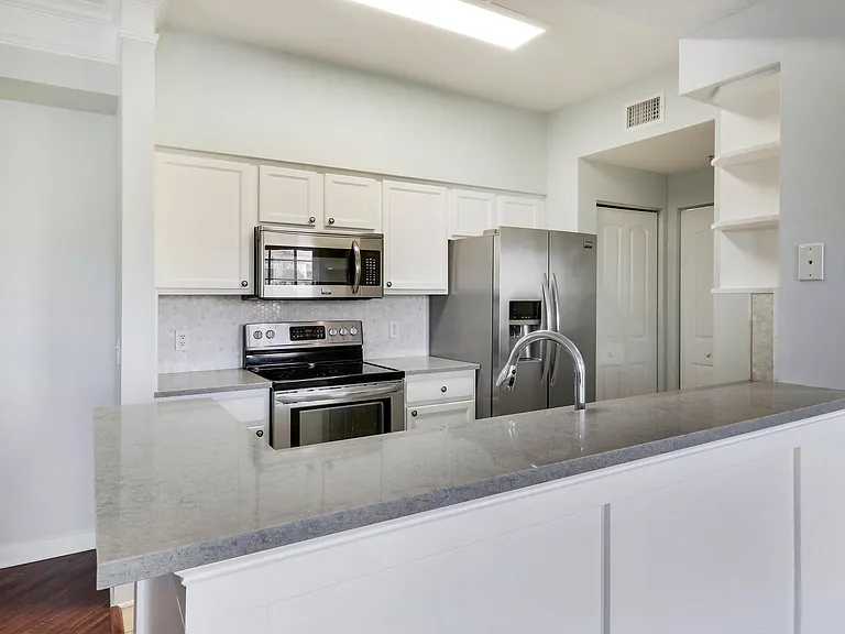 9212 Myrtlewood Cir W — Photo 20