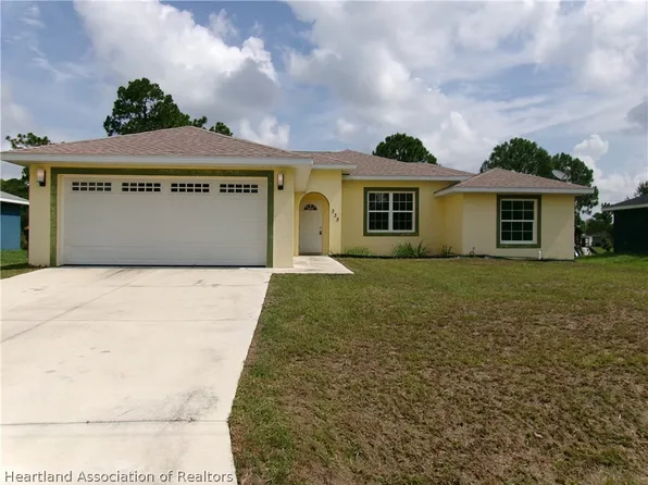 335 Piper St NW, Lake Placid, FL 33852