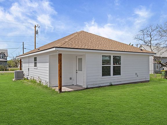 3rd image of 204 N Wiebusch St