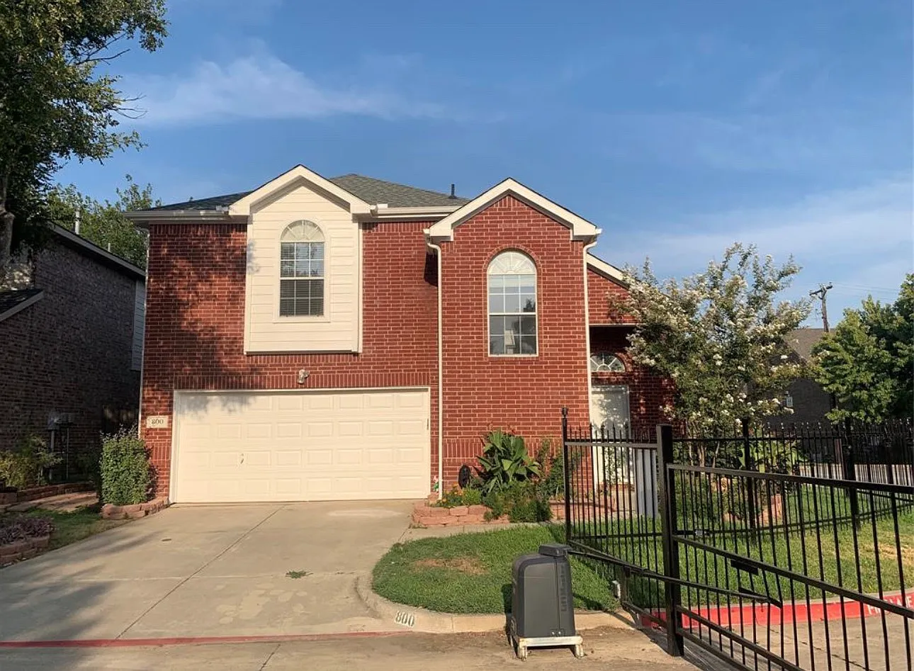 4 bed, 1861 sqft, $2,800 — Photo 1