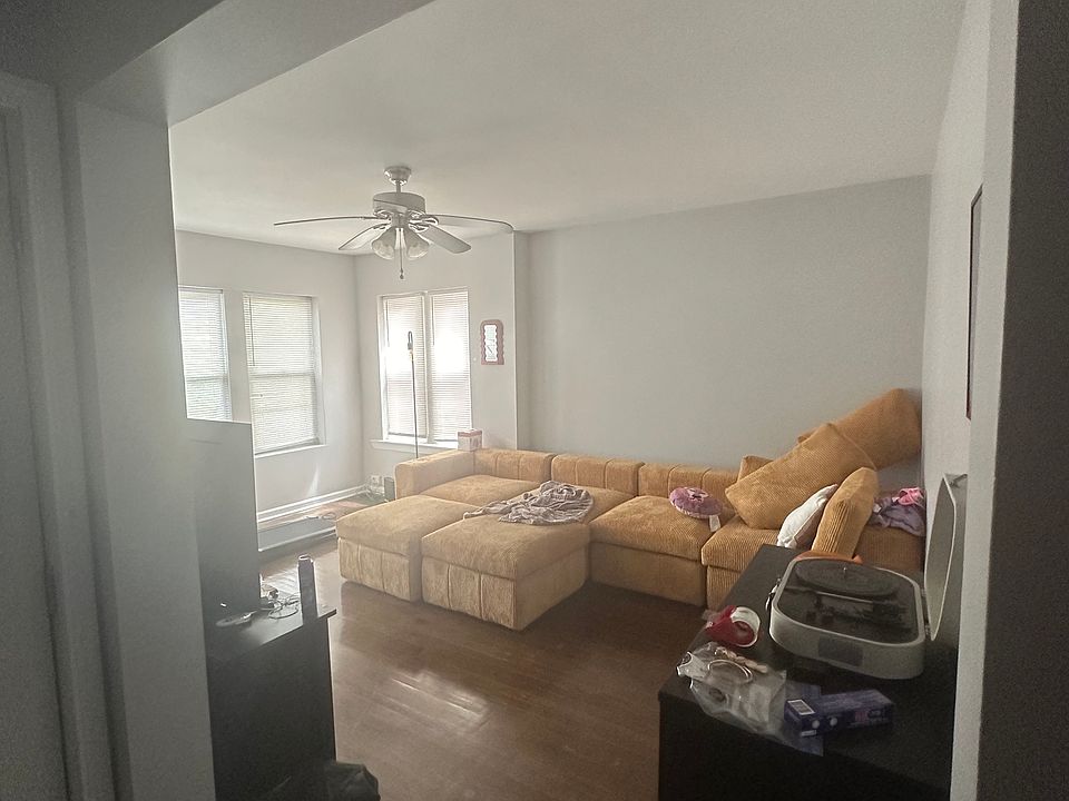 1st image of 711 E 92nd Pl #1
