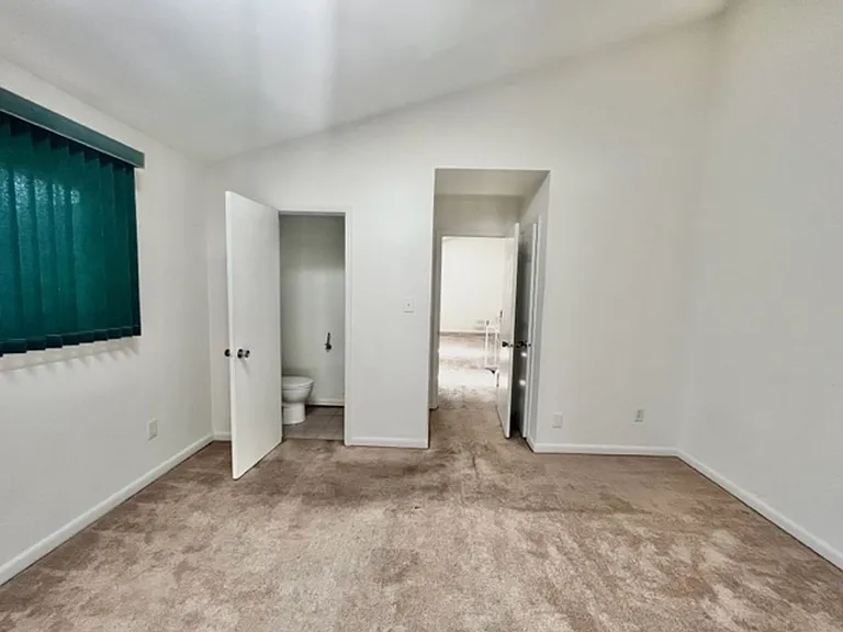 912 Hoyt St — Photo 12