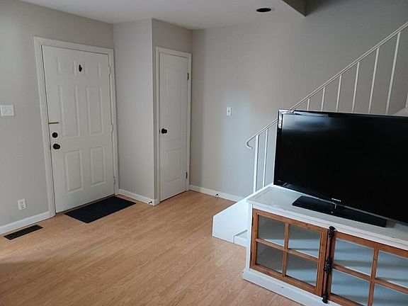 4th image of 1224 Clarkson Ct #1224