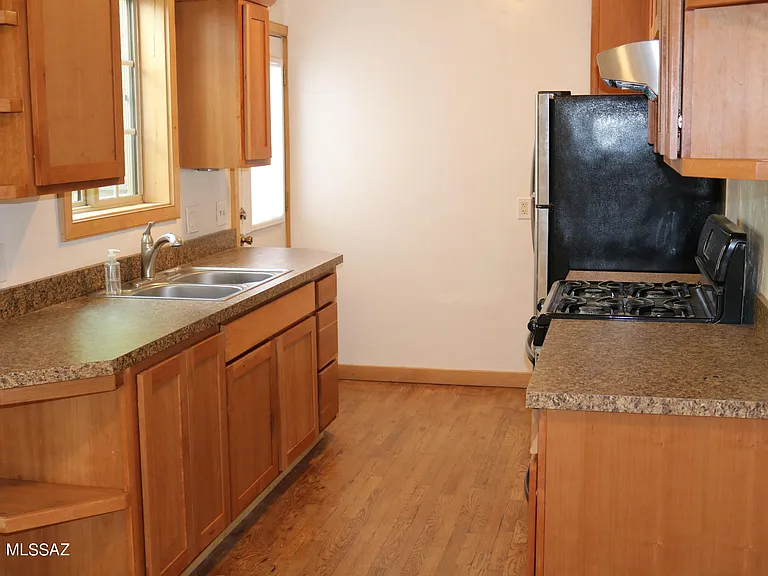 1202 N Tucson Blvd — Photo 3