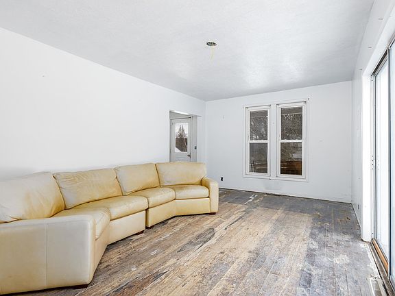 5th image of 2760 River Rd