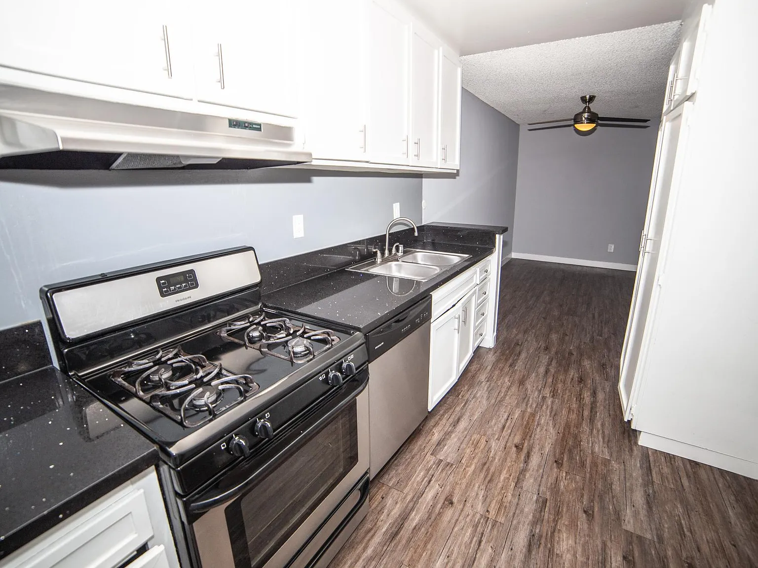5345 Sepulveda Boulevard — Photo 3