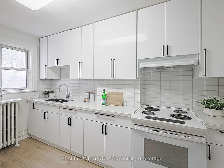 30 Bowie Ave — Photo 7