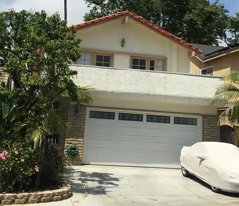 3 bed, 2.5 bath, 1860 sqft, $5,200 — Photo 2